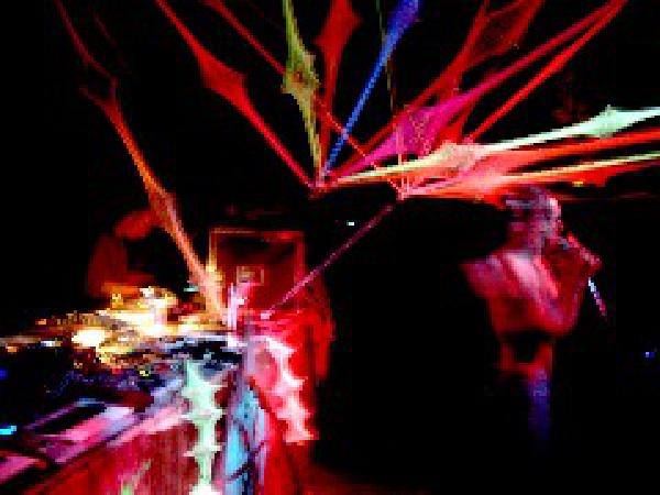  Bildname: 210.jpg 
 Breite: 240 Pixel 
 H�he: 180 Pixel 
 Gr�sse: 19 kB 