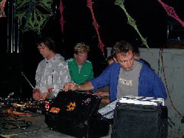  Bildname: 222.jpg 
 Breite: 240 Pixel 
 H�he: 180 Pixel 
 Gr�sse: 19 kB 