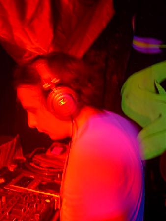  Bildname: IM000851.JPG 
 Breite: 480 Pixel 
 H�he: 640 Pixel 
 Gr�sse: 82 kB 