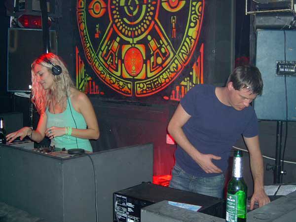  Bildname: sieben.jpg 
 Breite: 600 Pixel 
 H�he: 450 Pixel 
 Gr�sse: 48 kB 