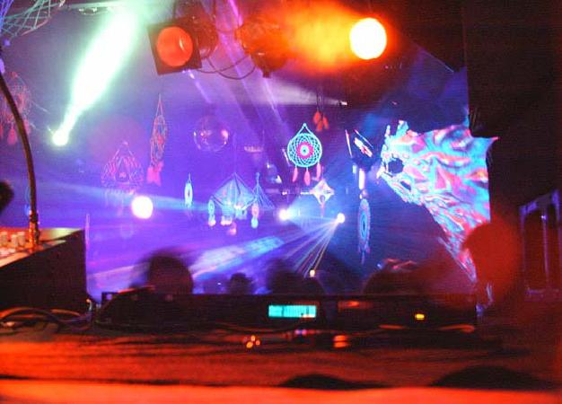  Bildname: 01010027.jpg 
 Breite: 600 Pixel 
 H�he: 431 Pixel 
 Gr�sse: 49 kB 