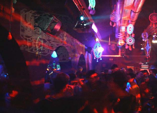  Bildname: 01010080.jpg 
 Breite: 600 Pixel 
 H�he: 431 Pixel 
 Gr�sse: 46 kB 