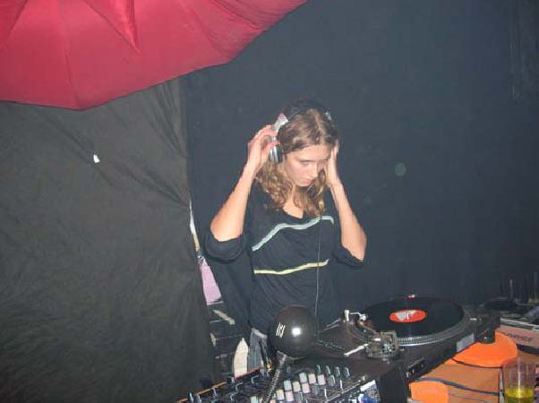  Bildname: DSCN4276.jpg 
 Breite: 535 Pixel 
 H�he: 400 Pixel 
 Gr�sse: 52 kB 