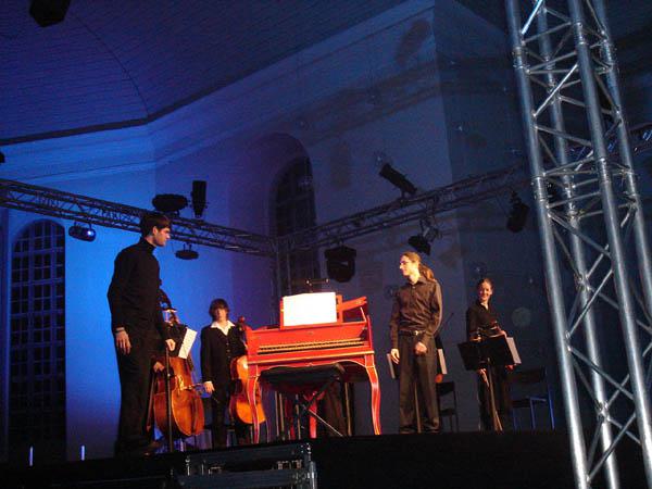  Bildname: DSC02665.jpg 
 Breite: 600 Pixel 
 H�he: 450 Pixel 
 Gr�sse: 72 kB 