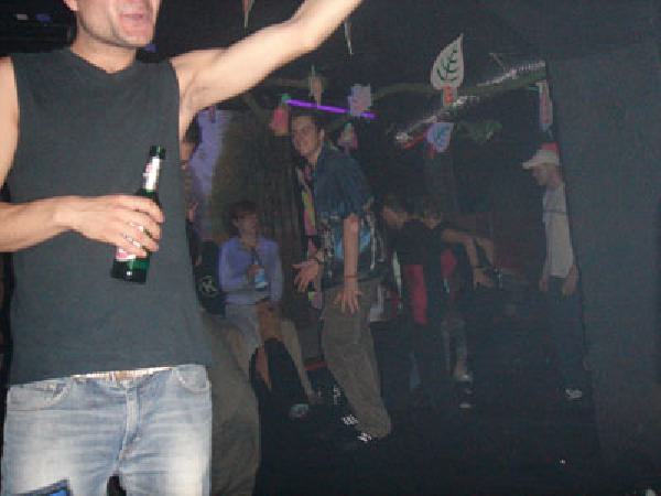  Bildname: DSC04358.jpg 
 Breite: 400 Pixel 
 H�he: 300 Pixel 
 Gr�sse: 42 kB 