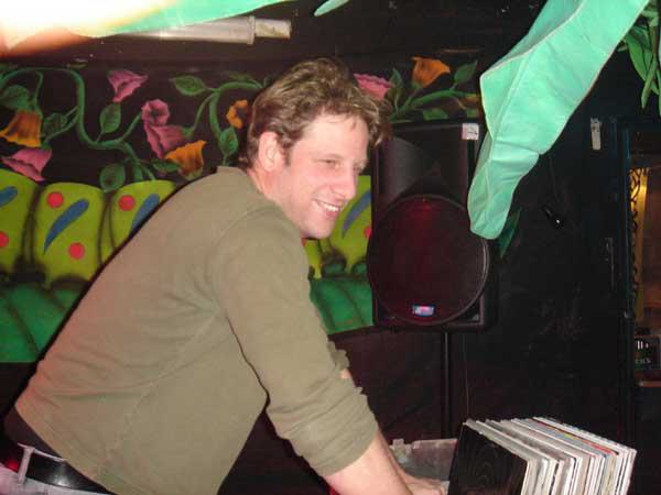  Bildname: jalanda24.jpg 
 Breite: 600 Pixel 
 H�he: 450 Pixel 
 Gr�sse: 46 kB 