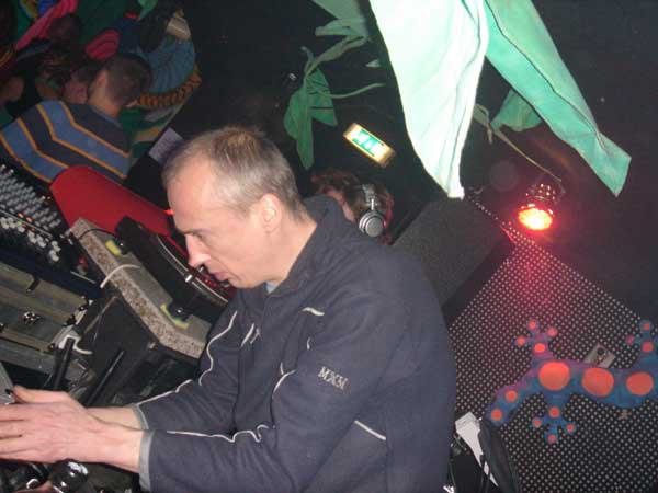  Bildname: jalanda28.jpg 
 Breite: 600 Pixel 
 H�he: 450 Pixel 
 Gr�sse: 52 kB 