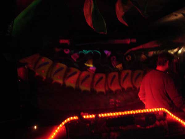  Bildname: jalanda8.jpg 
 Breite: 600 Pixel 
 H�he: 450 Pixel 
 Gr�sse: 32 kB 