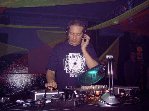  Bildname: 025-namaskar-bei-der-arbeit.jpg 
 Breite: 600 Pixel 
 H�he: 450 Pixel 
 Gr�sse: 54 kB 